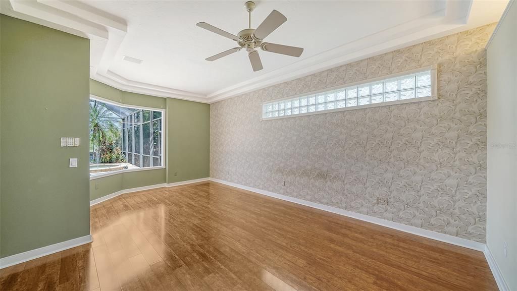 Под контрактом: $1,050,000 (3 спален, 3 ванн, 3021 Квадратных фут)