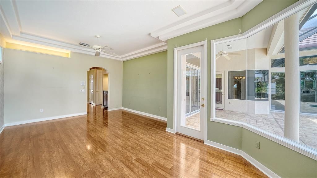 Под контрактом: $1,050,000 (3 спален, 3 ванн, 3021 Квадратных фут)