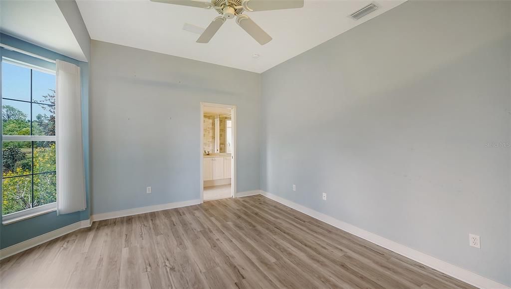 Под контрактом: $1,050,000 (3 спален, 3 ванн, 3021 Квадратных фут)