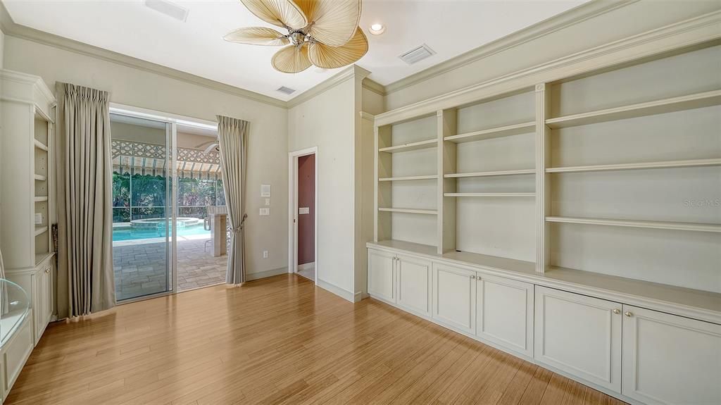 Под контрактом: $1,050,000 (3 спален, 3 ванн, 3021 Квадратных фут)