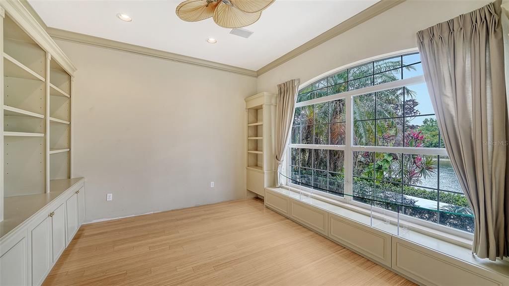 Под контрактом: $1,050,000 (3 спален, 3 ванн, 3021 Квадратных фут)