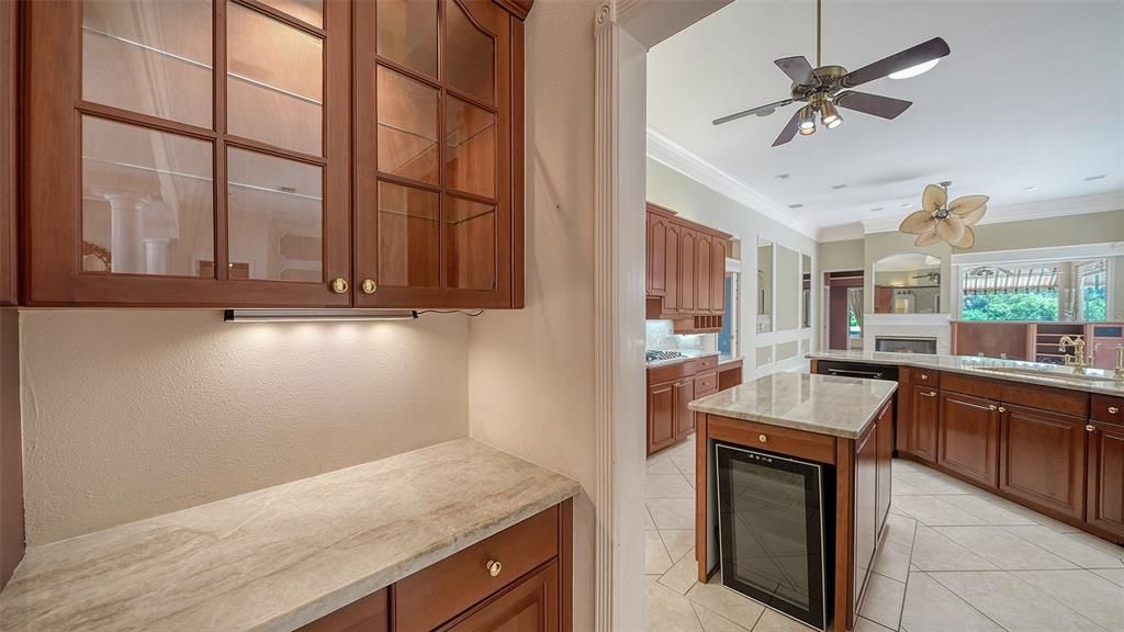 Под контрактом: $1,050,000 (3 спален, 3 ванн, 3021 Квадратных фут)