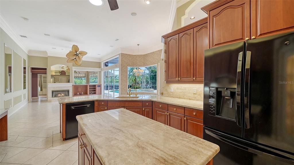 Под контрактом: $1,050,000 (3 спален, 3 ванн, 3021 Квадратных фут)