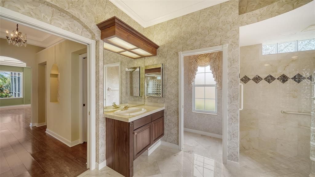 Под контрактом: $1,050,000 (3 спален, 3 ванн, 3021 Квадратных фут)