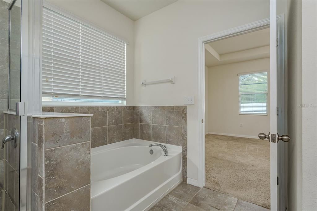 Active With Contract: $490,000 (4 beds, 3 baths, 2828 Square Feet)