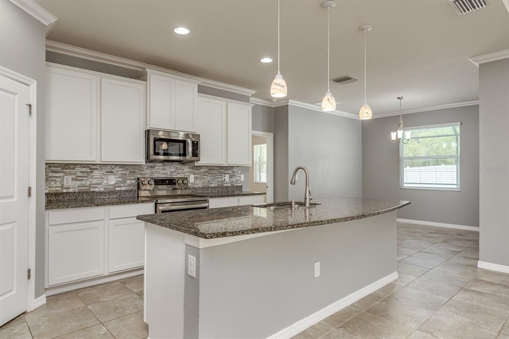 Active With Contract: $490,000 (4 beds, 3 baths, 2828 Square Feet)