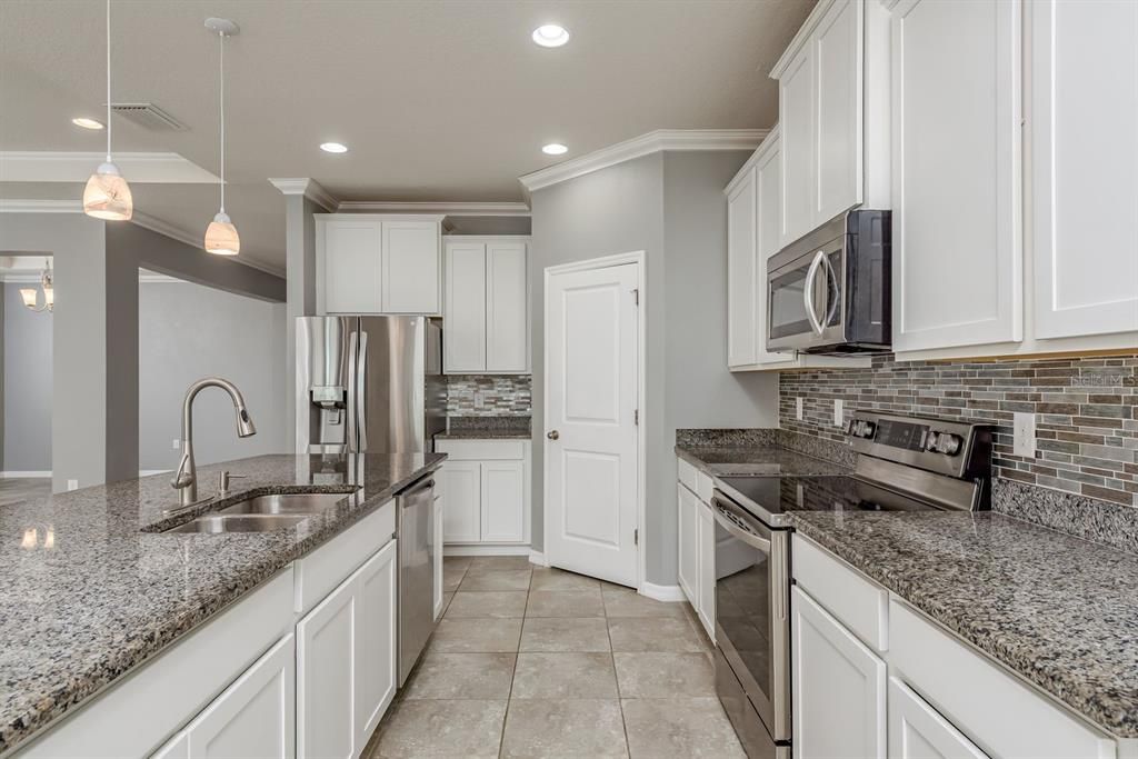 Active With Contract: $490,000 (4 beds, 3 baths, 2828 Square Feet)