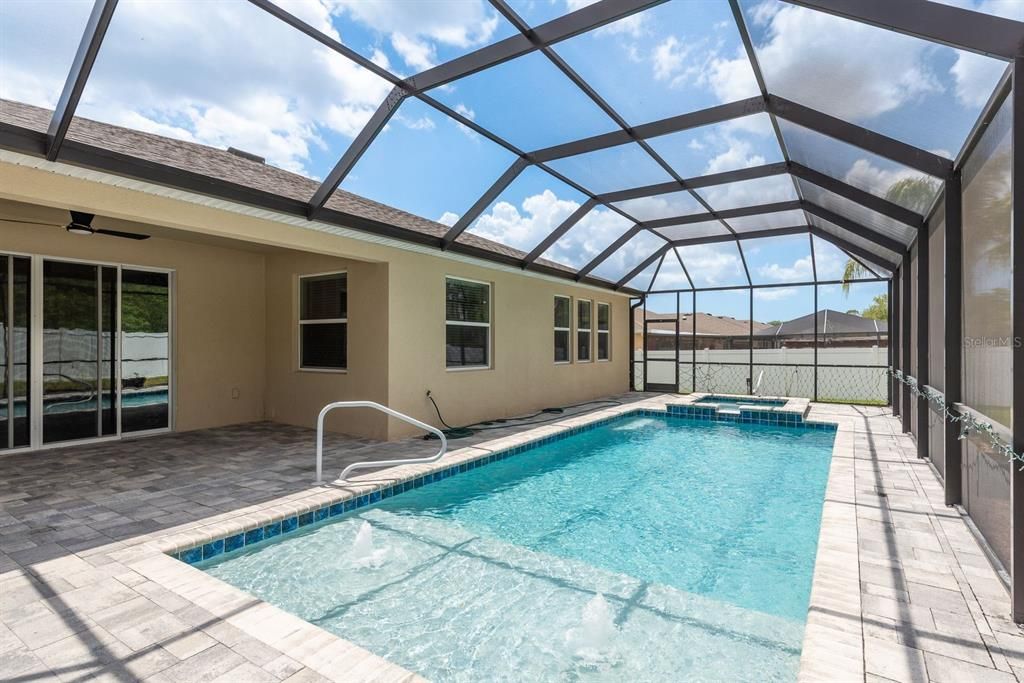 Active With Contract: $490,000 (4 beds, 3 baths, 2828 Square Feet)