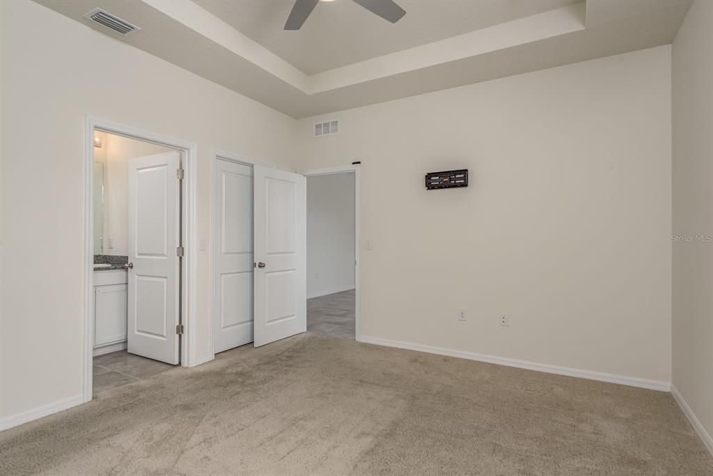 Active With Contract: $490,000 (4 beds, 3 baths, 2828 Square Feet)