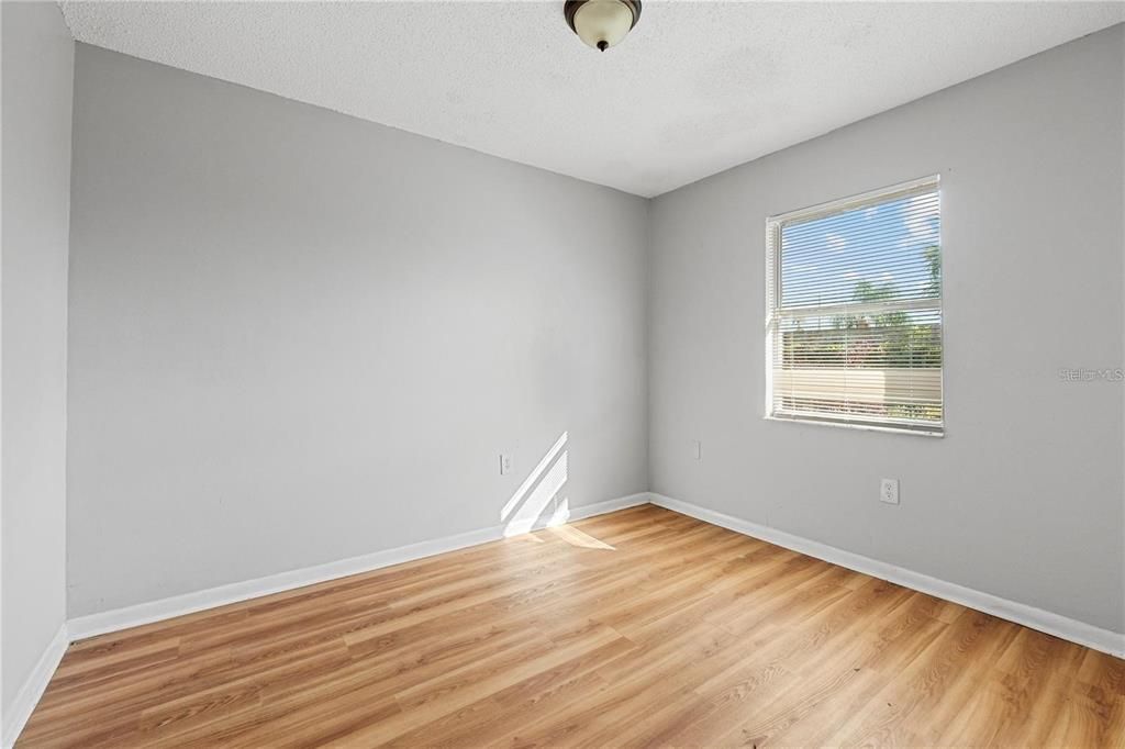 На продажу: $425,000 (6 спален, 0 ванн, 2440 Квадратных фут)