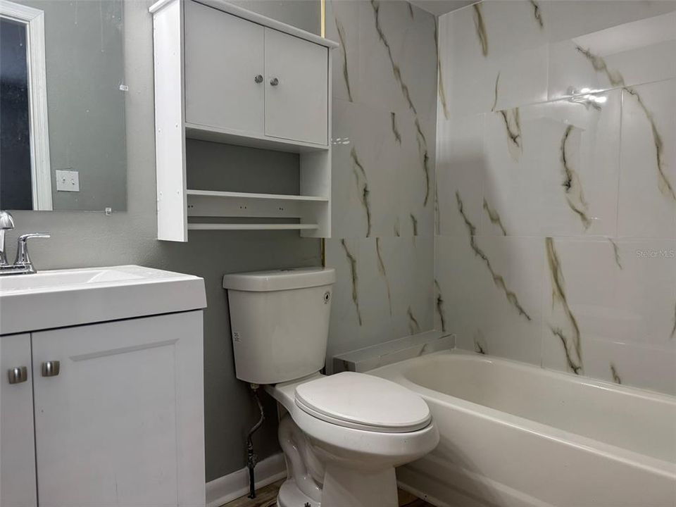 На продажу: $425,000 (6 спален, 0 ванн, 2440 Квадратных фут)