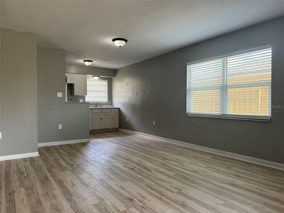 На продажу: $425,000 (6 спален, 0 ванн, 2440 Квадратных фут)