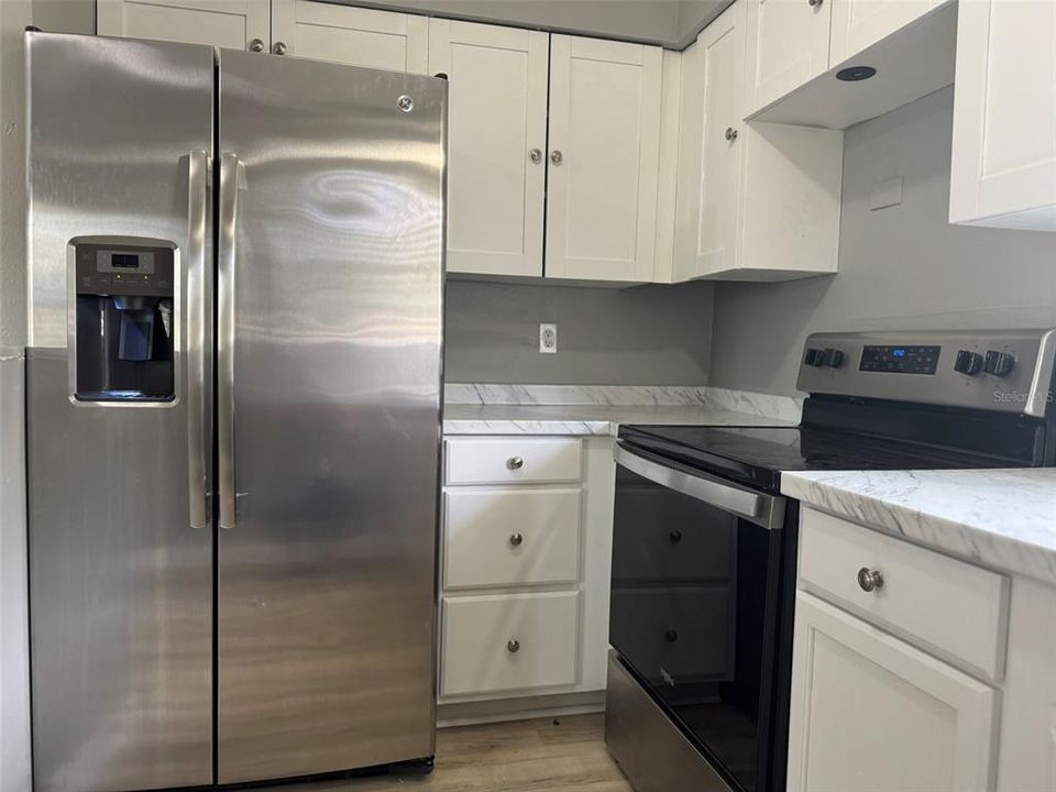 На продажу: $425,000 (6 спален, 0 ванн, 2440 Квадратных фут)