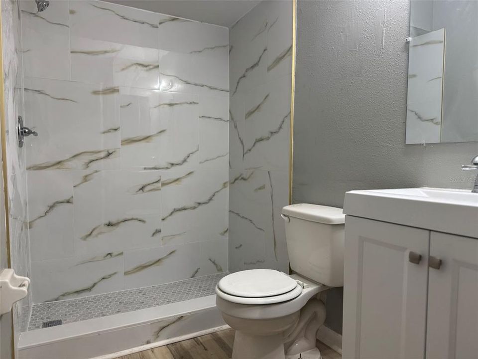 На продажу: $425,000 (6 спален, 0 ванн, 2440 Квадратных фут)