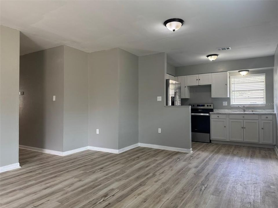 На продажу: $425,000 (6 спален, 0 ванн, 2440 Квадратных фут)