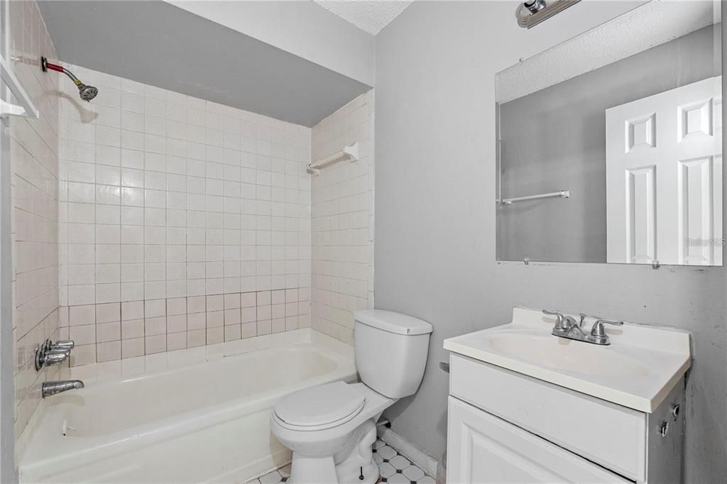 На продажу: $425,000 (6 спален, 0 ванн, 2440 Квадратных фут)