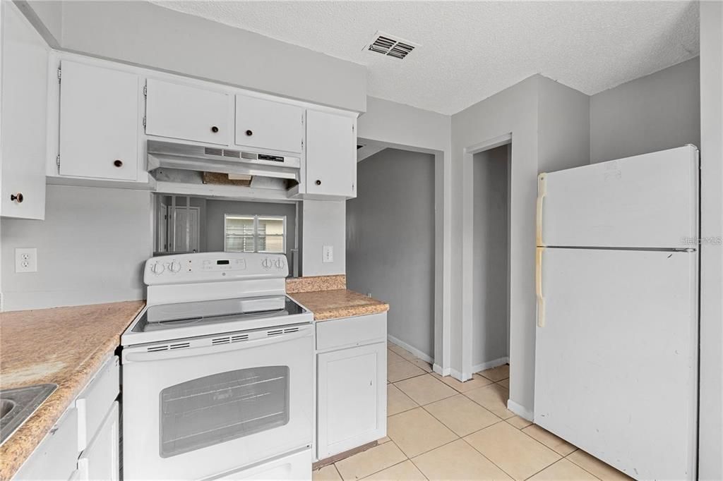 На продажу: $425,000 (6 спален, 0 ванн, 2440 Квадратных фут)