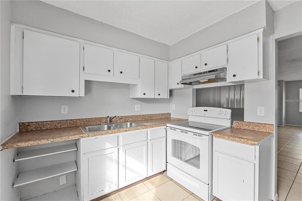 На продажу: $425,000 (6 спален, 0 ванн, 2440 Квадратных фут)