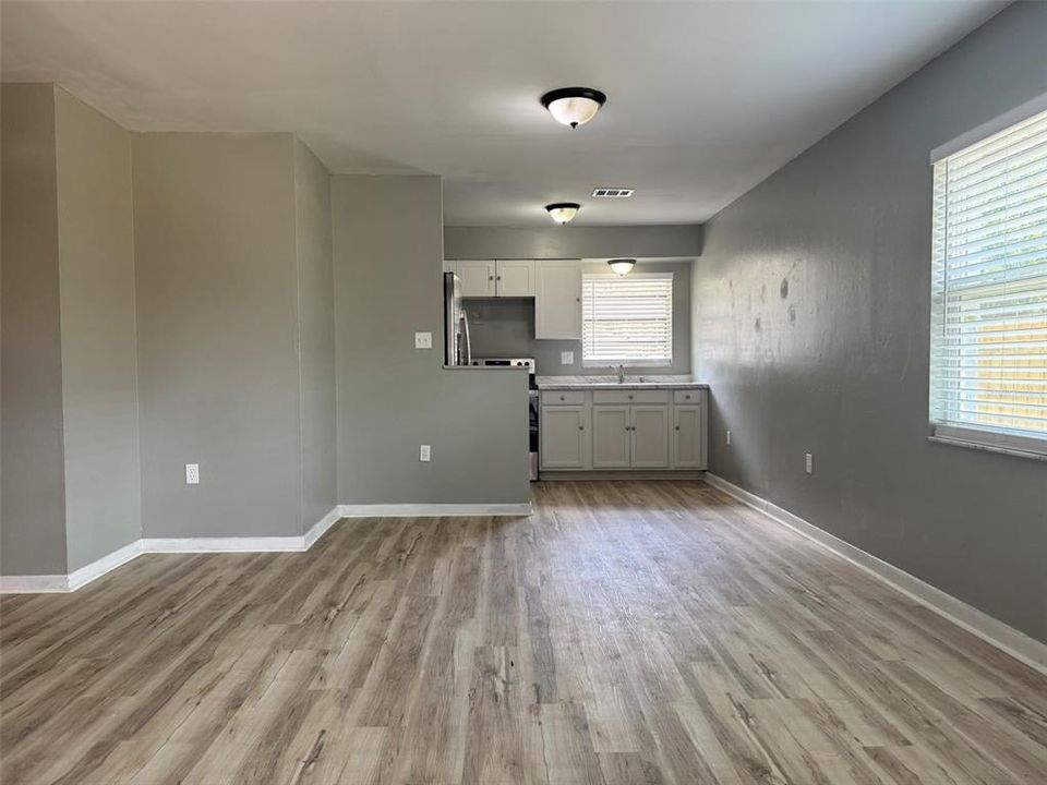 На продажу: $425,000 (6 спален, 0 ванн, 2440 Квадратных фут)