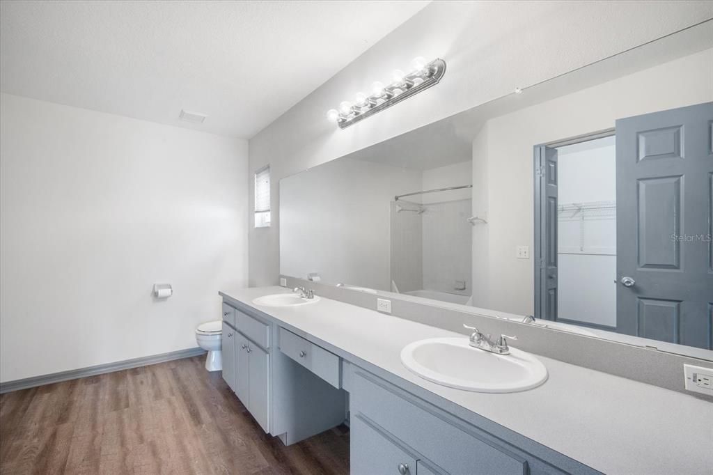 Activo con contrato: $285,000 (3 camas, 2 baños, 1749 Pies cuadrados)