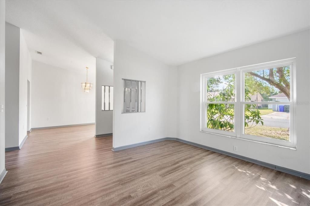 Activo con contrato: $285,000 (3 camas, 2 baños, 1749 Pies cuadrados)