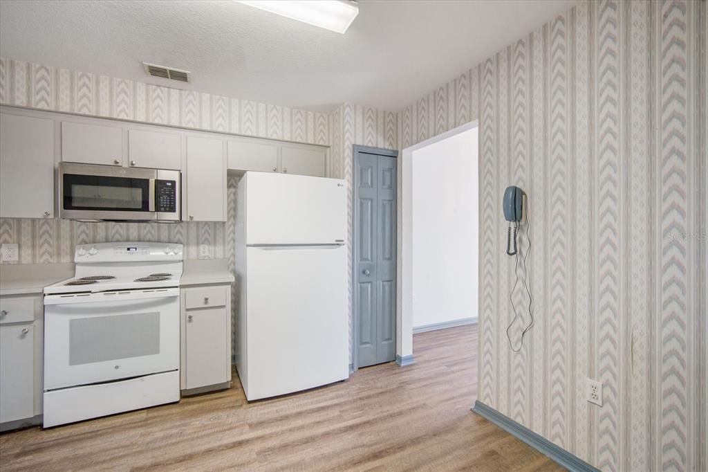 Activo con contrato: $285,000 (3 camas, 2 baños, 1749 Pies cuadrados)