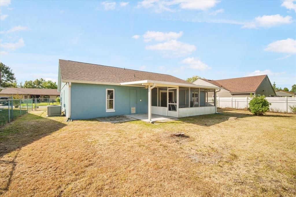 Activo con contrato: $285,000 (3 camas, 2 baños, 1749 Pies cuadrados)