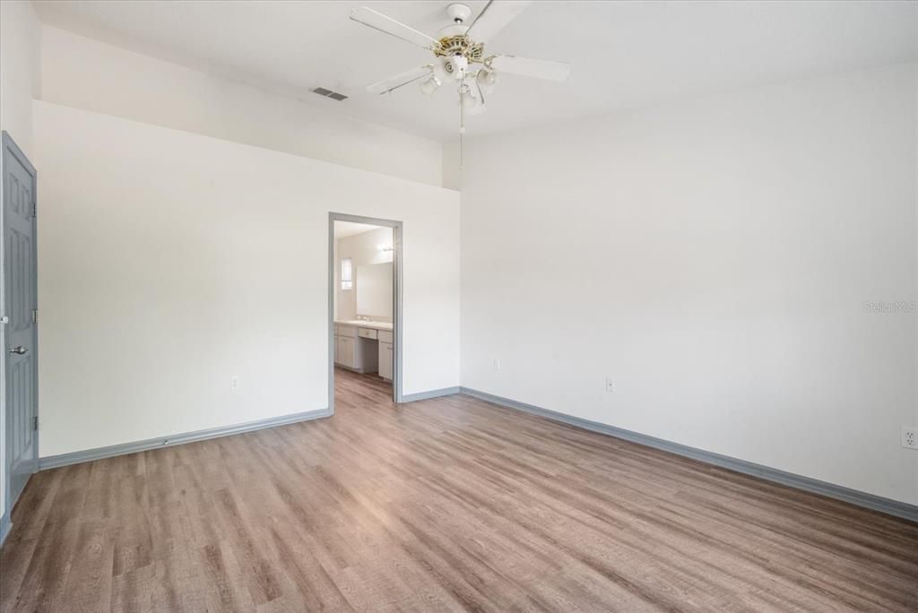 Activo con contrato: $285,000 (3 camas, 2 baños, 1749 Pies cuadrados)