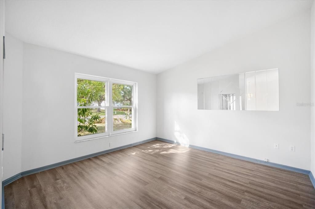 Activo con contrato: $285,000 (3 camas, 2 baños, 1749 Pies cuadrados)