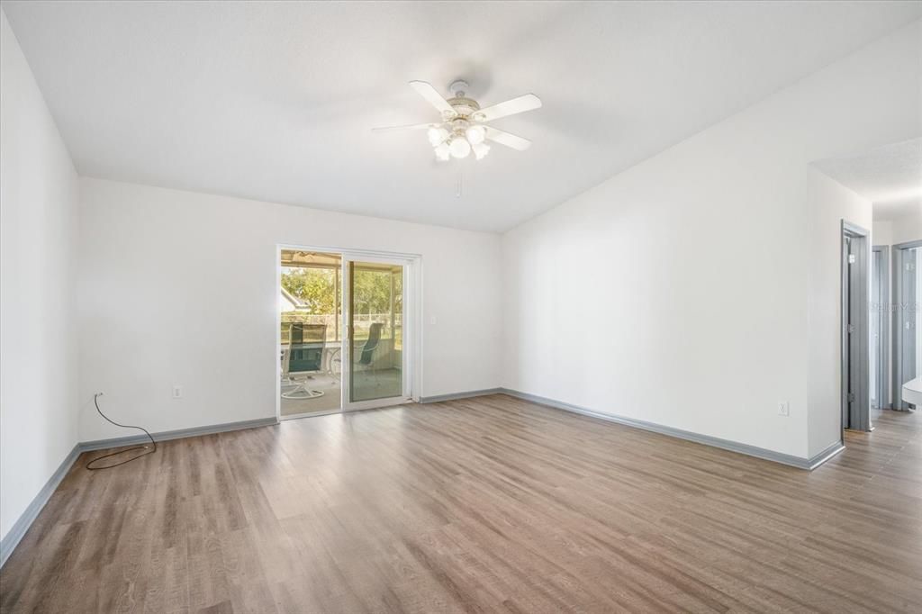 Activo con contrato: $285,000 (3 camas, 2 baños, 1749 Pies cuadrados)