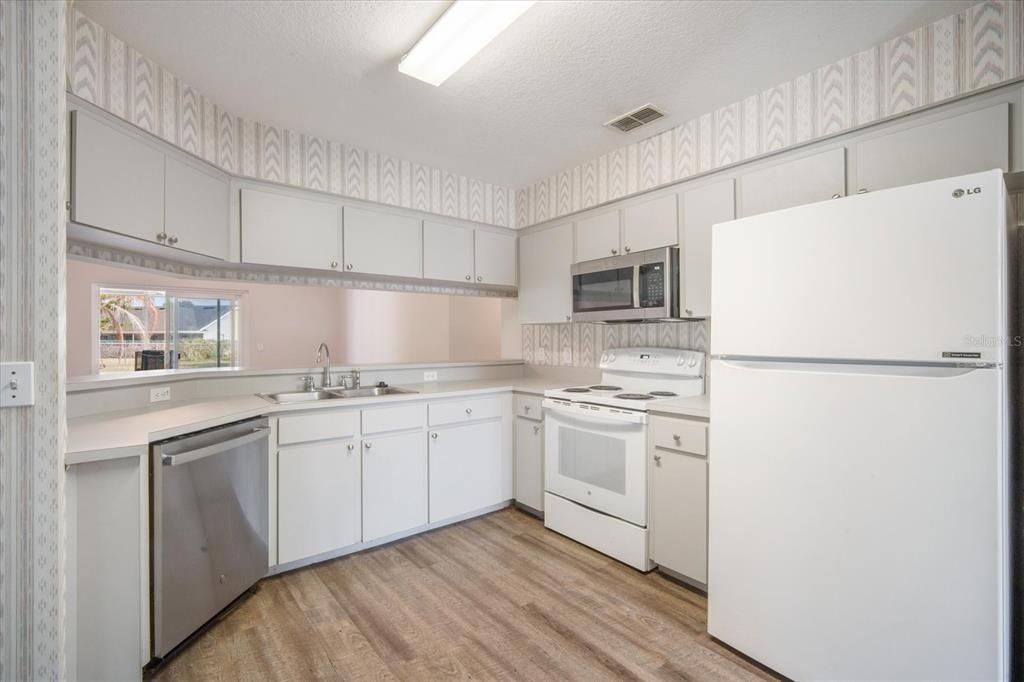 Activo con contrato: $285,000 (3 camas, 2 baños, 1749 Pies cuadrados)