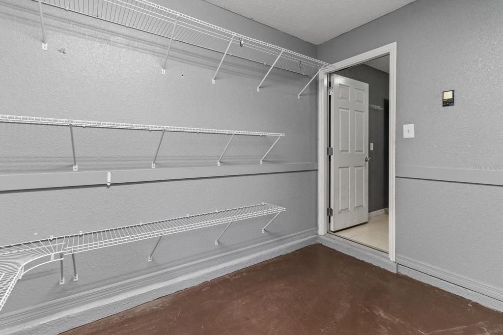 合同活跃: $299,000 (3 贝兹, 2 浴室, 1323 平方英尺)