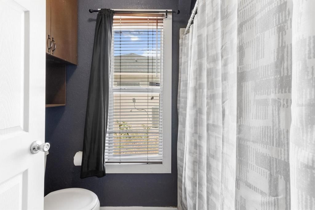 合同活跃: $299,000 (3 贝兹, 2 浴室, 1323 平方英尺)