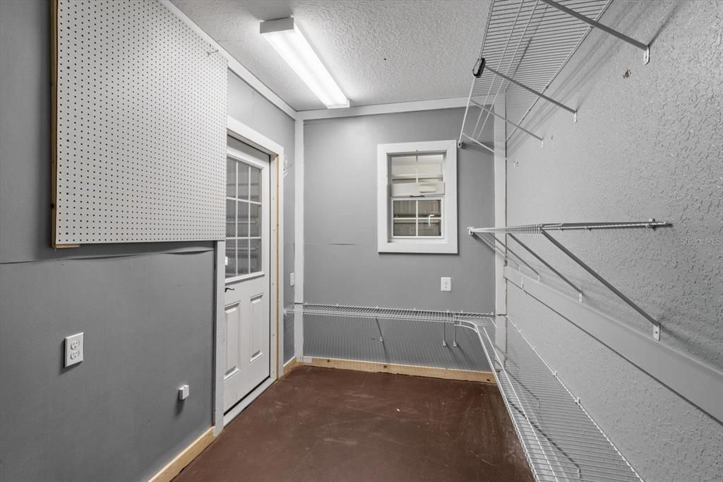 合同活跃: $299,000 (3 贝兹, 2 浴室, 1323 平方英尺)