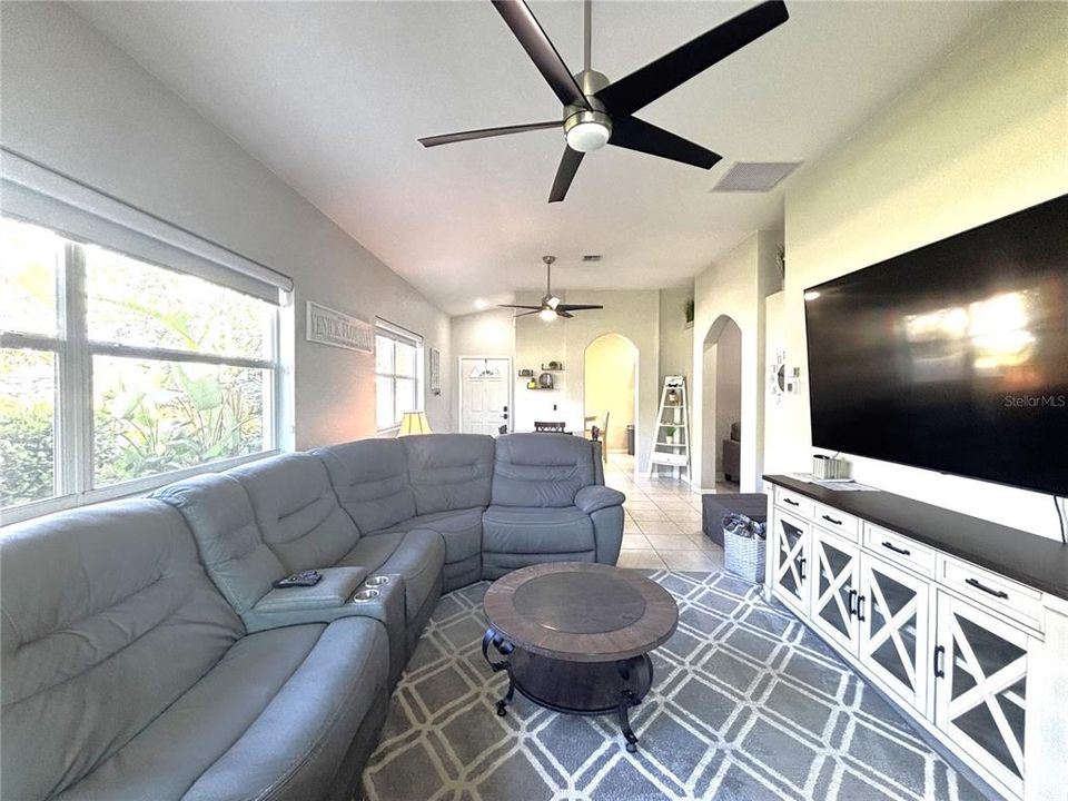 For Rent: $3,500 (2 beds, 2 baths, 1377 Square Feet)