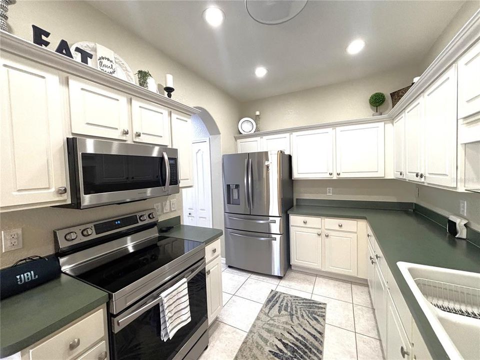 For Rent: $3,500 (2 beds, 2 baths, 1377 Square Feet)