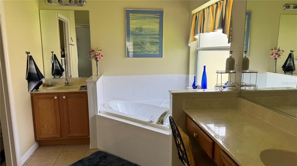 Active With Contract: $299,000 (2 beds, 2 baths, 1935 Square Feet)