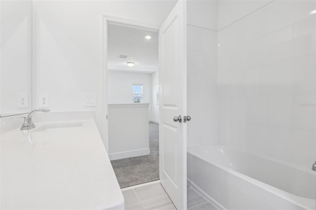 На продажу: $445,735 (4 спален, 2 ванн, 2054 Квадратных фут)