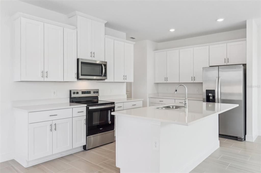 На продажу: $445,735 (4 спален, 2 ванн, 2054 Квадратных фут)