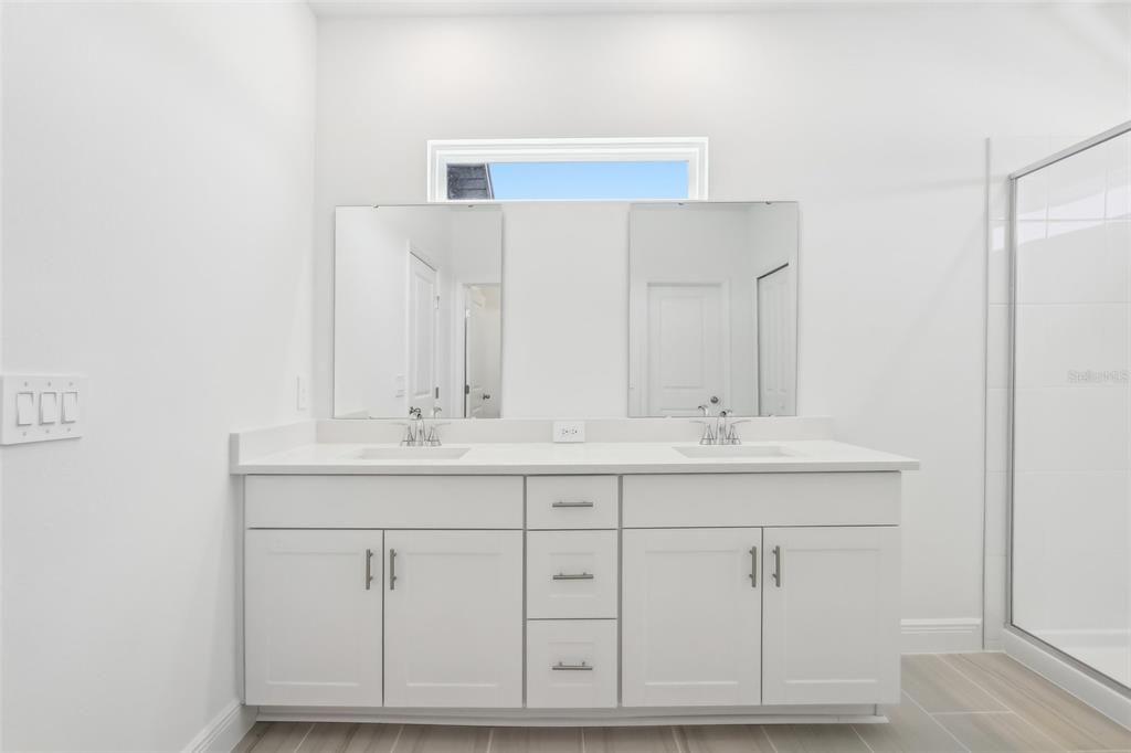 На продажу: $445,735 (4 спален, 2 ванн, 2054 Квадратных фут)