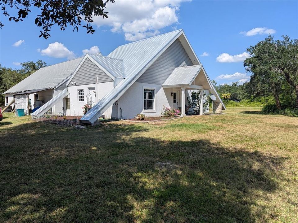 Recently Sold: $435,000 (2 beds, 2 baths, 1368 Square Feet)