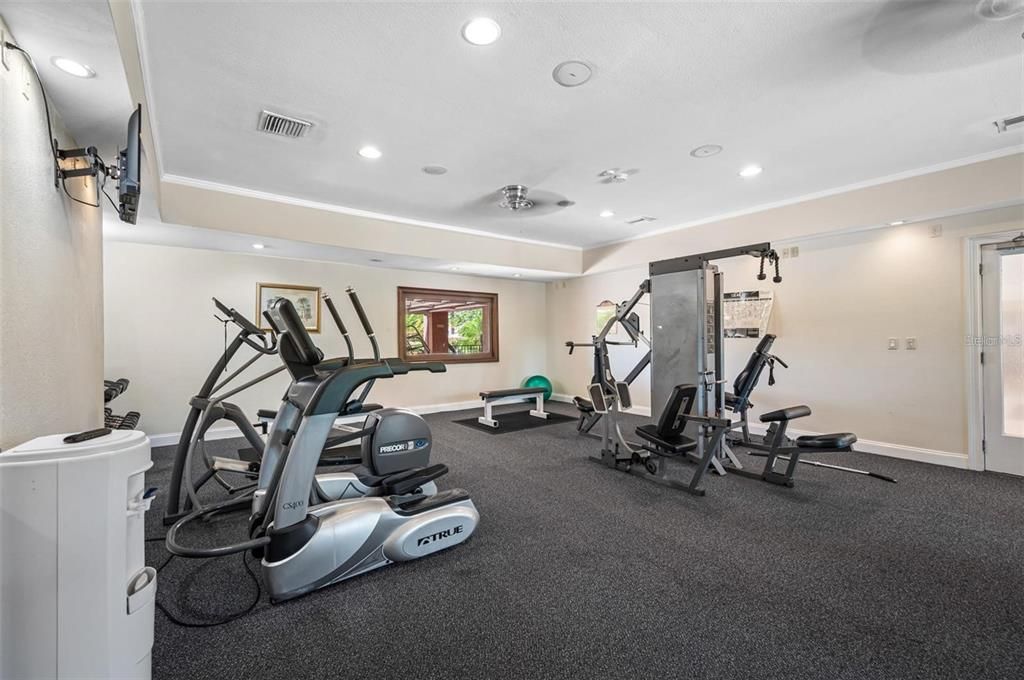 For Rent: $2,700 (2 beds, 2 baths, 1015 Square Feet)