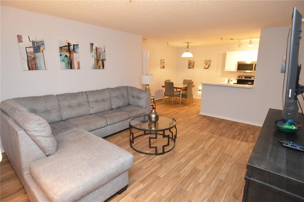 For Rent: $2,700 (2 beds, 2 baths, 1015 Square Feet)