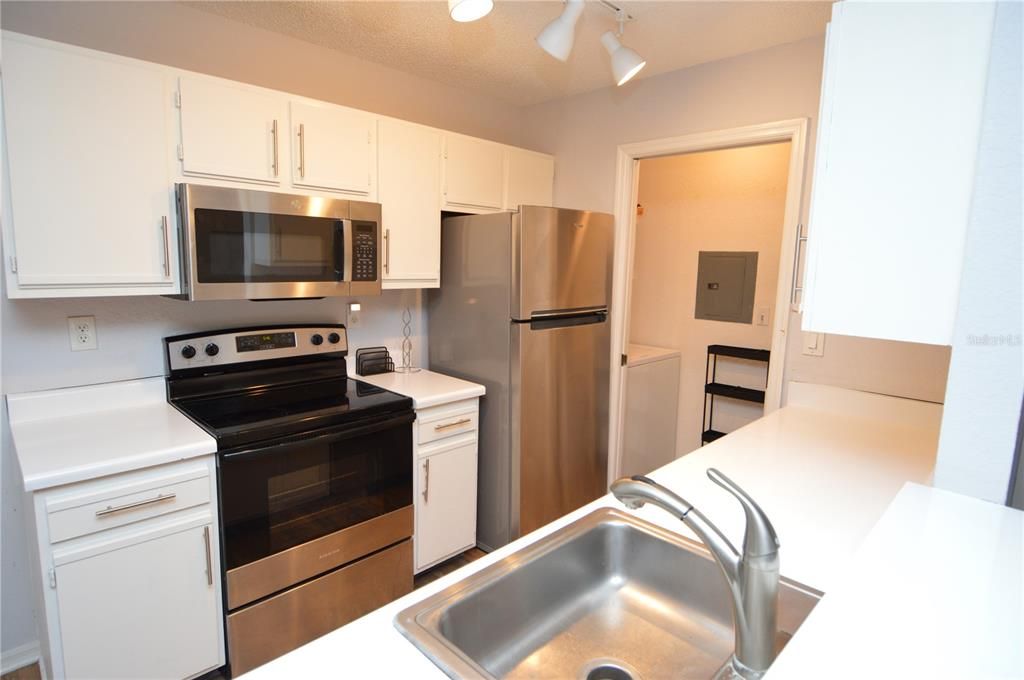 For Rent: $2,700 (2 beds, 2 baths, 1015 Square Feet)