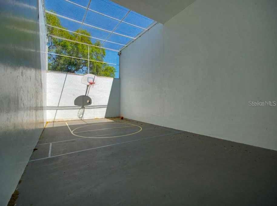 For Rent: $2,700 (2 beds, 2 baths, 1015 Square Feet)