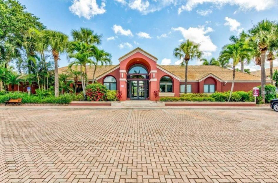 For Rent: $2,700 (2 beds, 2 baths, 1015 Square Feet)