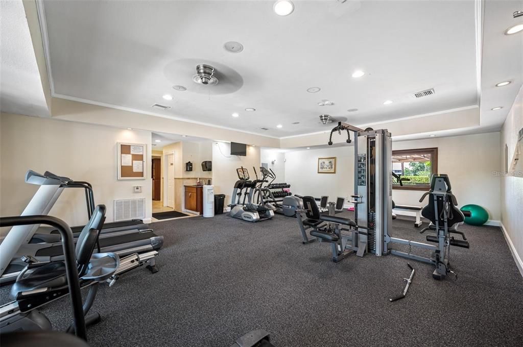 For Rent: $2,700 (2 beds, 2 baths, 1015 Square Feet)