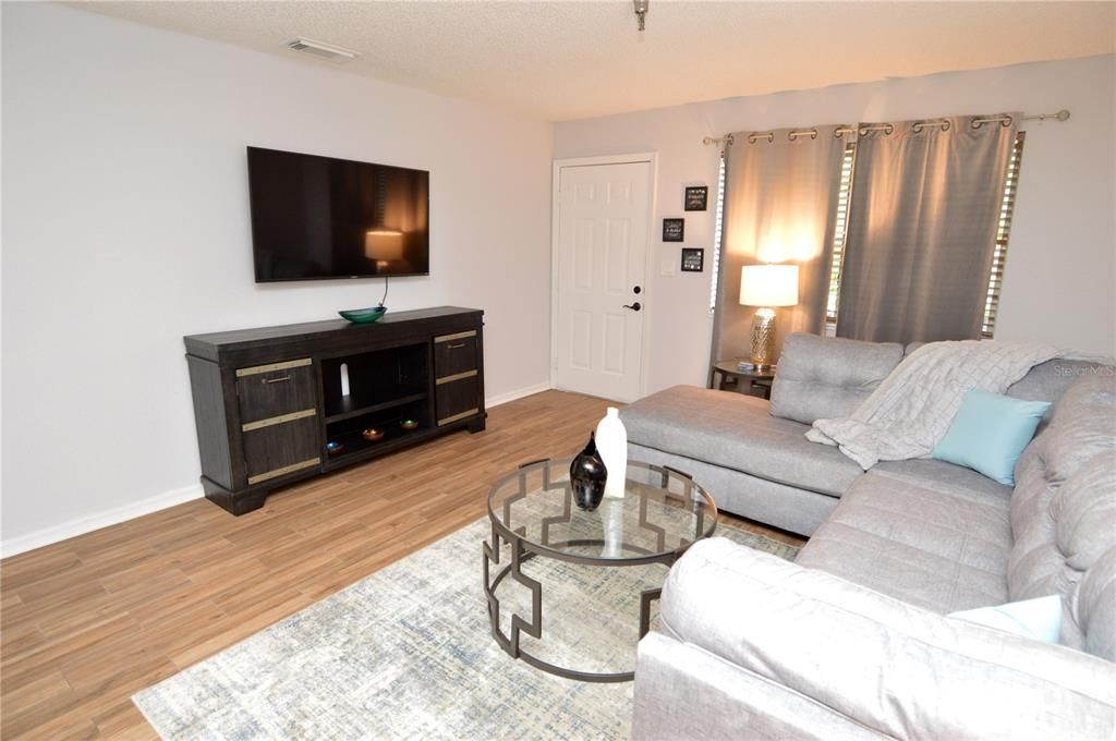 For Rent: $2,700 (2 beds, 2 baths, 1015 Square Feet)