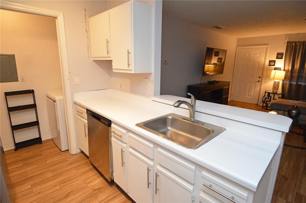 For Rent: $2,700 (2 beds, 2 baths, 1015 Square Feet)