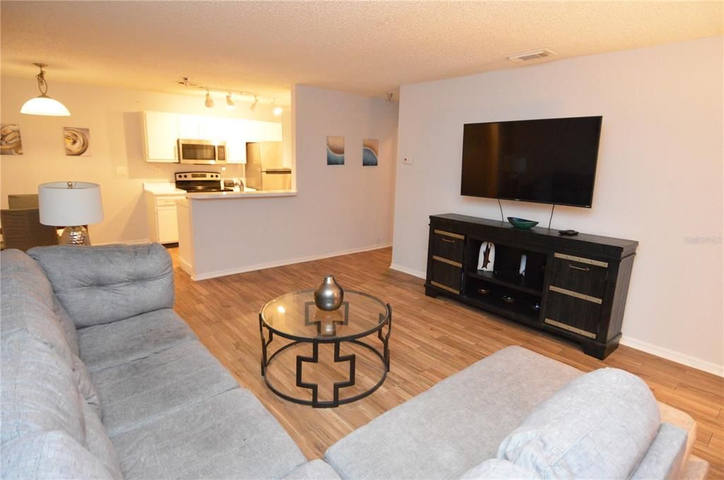 For Rent: $2,700 (2 beds, 2 baths, 1015 Square Feet)